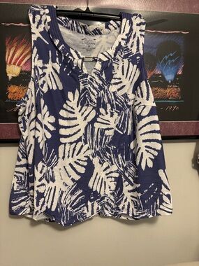 Blue & White Leaf-Print Tank Top